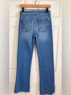 7 For All Mankind Women's mid rise wide leg DOJO jean in almost love size 27